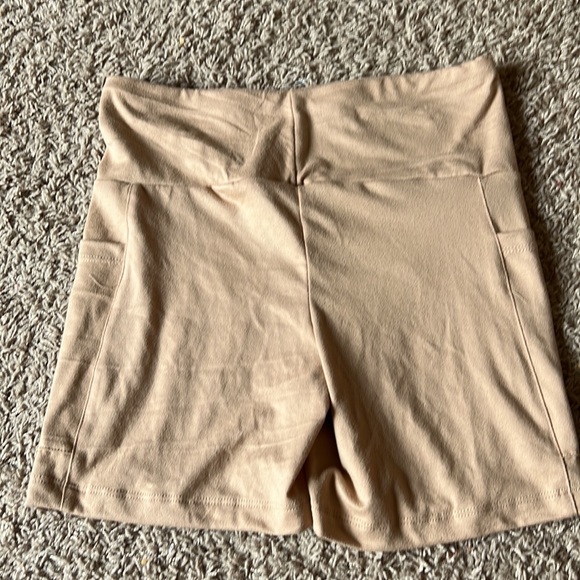 Tan biker shorts - Picture 2 of 2